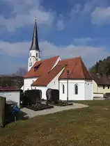 Tondorf, kath. St. Michael Kirche, Saalkirche mit Westturm, Langhaus und Turmunterbau fr�hgotisch, erbaut um 1300, Chor sp�tgotisch (20.03.2016)