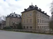 Schloss Gereuth, erbaut von 1705 bis 1710 durch Josef Greissing und Valentin Pezani, dreigeschossige Dreifl�gelanlage mit Walmdach und Sandsteingliederungen (24.03.2016)