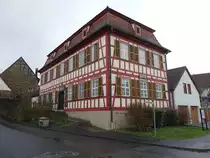 Holzhausen, Pfarrhaus in der Riedstra�e, Zweigeschossiger Mansardwalmdachbau, erbaut von 1802 bis 1803 von I. Henneberger (25.03.2016)