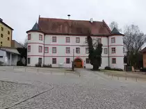 Schloss Trabelsdorf, dreigeschossiger Satteldachbau mit zwei Eckt�rmen und Stufengiebeln, erbaut um 1600 (26.03.2016)