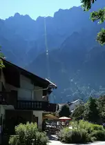 Mittenwald, Blick zur Karwendelbahn, Deutschlands zweith�chste Bergbahn, wurde 1967 er�ffnet, Aug.2014
