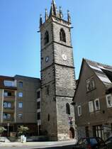 Erfurt, Johannesturm. Die dazugeh�rige Kirche gibt es schon lange nicht mehr.Rechts:DDR-Neubauten aus den acchtziger Jahren. Aufnahme: Sommer 2007