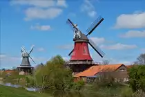 . Die beiden Windm�hlen von Greetsiel einmal aus einer anderen Perspektive.  01.05.2016  (Hans)