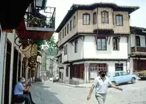 In der Gurke Stra�e von Weliko Tarnowo. Bild vom Dia. Aufnahme: Juni 1992.