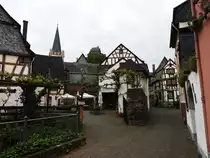 RHEIN-ROMANTIK in BACHARACH am 15.5.2016-die Innenstadt mit Burg STAHLECK
und der ev. Kirche St. PETER im Hintergrund-
das vertr�umte Kleinst�dtchen ist Teil des UNESCO-Welterbes Oberes Mittelrheintal....

