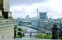 Blick auf Berlin-Mitte vom Reichstagsgeb�ude. Bad vom Dia. Aufnahme: Juni 2001.