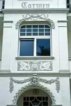 Ausschnitt von Villa Carmen in der Goethestra�e, Ahlbeck. Bild vom Dia. Aufnahme: Juli 2001.