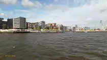 Hamburg-Hafencity am 3.5.2016: Einfahrt in den Grasbrookhafen mit den H�usern am Dalmannkai und dem Unilever-Haus am rechten Rand /