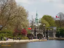 Hamburg am 1.5.2016: Lombardsbr�cke  mit der Kirche in St. Georg im Hintergrund, Foto vom Neuen Jungfernstieg  /