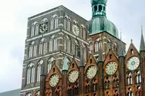 Ausschnitt der Nikolai-Kirche in Stralsund. Bild vom Dia. Aufnahme: August 2001.