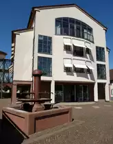 Gundelfingen, das Rathaus der ca. 12.000 Einwohner z�hlenden Gemeinde unmittelbar neben Freiburg, April 2016