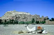 A�t-Ben-Haddou - Der komplette alte Ortskern ist seit dem Jahr 1987 von der UNESCO als Weltkulturerbe anerkannt. Bild vom Dia. Aufnahme: November 1996.