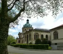 Freiburg, Blick auf die Nord-Ost-Seite der 1899 eingeweihten Einsegnungshalle auf dem Hauptfriedhof, Mai 2016