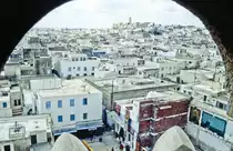 Blick von Turm des Ribat auf die Medina von Sousse. Bild vom Dia. Aufnahme: M�rz 1997.