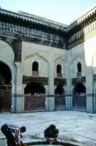 Im Mausoleum �Moulay Idris II� in F�s. Bild vom Dia. Aufnahme: November 1996.