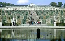S�dseite von Sanssouci in Potsdam. Bild vom Dia. Aufnahme: Oktober 1992.