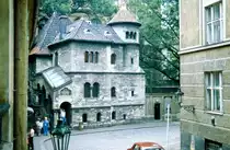 Die Klausen-Synagoge im Judenviertel Josefstadt in Prag. Bild vom Dia. Aufnahme: Juli 1990.