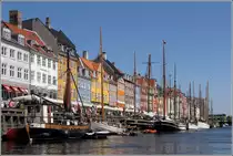 Kopenhagen. Bunte H�user und buntes Leben bietet Nyhavn. 02.06.2016