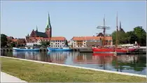 Helsing�r. Blick von Kronborg �ber den Hafen und zum Dom. 03.06.2016