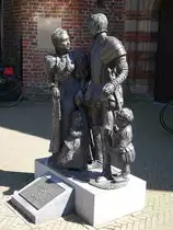 Buren, Denkmal f�r Willem van Oranje und Anne van Buren am Markt (09.05.2016)