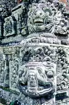 Wandskulpturen am Jagaraga Tempel auf der Insel Bali in Indonesien. Bild vom Dia. Aufnahme: M�rz 1989.