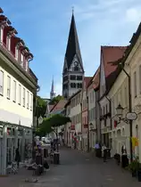 Ettlingen, Blick durch die Kronenstra�e zur Herz-Jesus-Kirche, Aug.2015