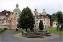 Ostritz. Der Dreifaltigkeitsbrunnen im Klosterhof des Klosters St. Marienthal. 21.06.2016