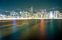 Nachtaufnahme von Hong Kong Island - von Kowloon aus gesehen. Bild vom Dia. Aufnahme: M�rz 1989.