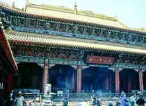 Wong Tai SIn Tempel in Hong Kong. Bild vom Dia. Aufnahme: M�rz 1989.