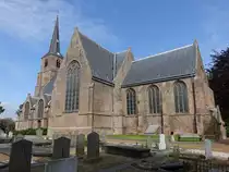 Poortugaal, Ref. Kirche, Kreuzkirche mit schlankem Turm, erbaut im 16. Jahrhundert (11.05.2016)