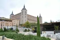 TOLEDO (Provincia de Toledo), 04.10.2015, Blick auf den Alc�zar, eine auf Felsen errichtete Festung, die auf einen Plan aus der Regierungszeit Karls I. zur�ckgeht