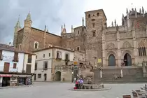 GUADALUPE (Provincia de C�ceres), 05.10.2015, Teil der in das UNESCO-Weltkulturerbe aufgenommenen Wallfahrtskirche; hier der Haupteingang