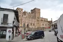 GUADALUPE (Provincia de C�ceres), 05.10.2015, Blick auf das Hauptportal der in das UNESCO-Weltkulturerbe aufgenommenen Wallfahrtskirche