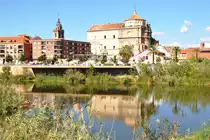 TALAVERA DE LA REINA (Provincia de Toledo), 08.10.2015, Blick �ber den Rio Tajo auf Teile der Altstadt