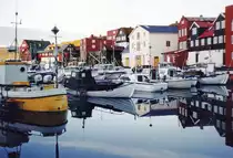 Die Innenstadt von T�rshavn von der Stra�e Havnargata aus gesehen. Bild vom Analogfoto. Aufnahme: August 1995.