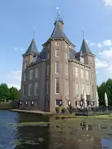 Houten, Schloss Heemstede, achteckiger Grundri� und f�nfeckigen T�rmchen an 4 Seiten wurde 1645 erbaut, die Einrichtung enstand einheitlich im Louis-quatorze Stil (12.05.2016)