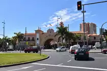 SANTA CRUZ DE TENERIFE (Provincia de Santa Cruz de Tenerife), 29.03.2016, Blick von der Puente Serrador in Richtung S�den zum sehr sch�n angelegten Mercado Municipal Nuestra Se�ora de �frica