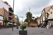 SAN CRIST�BAL DE LA LAGUNA (Provincia de Santa Cruz de Tenerife), 29.03.2016, Blick in die Calle las Candilas, rechts die S�dseite der Iglesia-Parroquia Matriz de Nuestra Se�ora de La Concepci�n