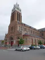 Bailleul, St. Amand Kirche, neoromanischer Bau nach Pl�nen des Architekten Louis Marie Cordonnier, erbaut bis 1932 (14.05.2016)