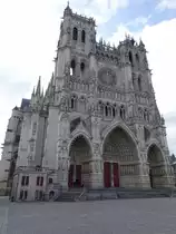 Amiens, Kathedrale Notre Dame, 145 lange gotische Kathedrale, erbaut ab 1220, Kirchenschiff 1236, Chor 1268 vollendet, 112 Meter hoher Turm, Westfassade von 1236 mit Galerie der K�nige (15.05.2016)