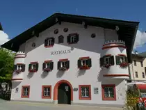 Rathaus mit zwei Runderkern, Marktgemeinde Lofer; Pinzgauer Saalachtal, Bezirk Zell am See, Bundesland Salzburg, 24.07.2016
