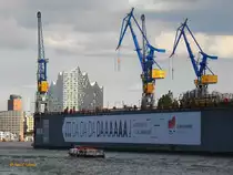Hamburg am 16.8.2016, Elbphilharmonie mit Werbung f�r die Er�ffnung  an Blohm+Voss Dock 10 /