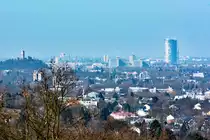 Blick vom Rolandsbogen nach Bonn/Bad Godesberg. Links Mitte Godesburg und rechts der Posttower. 14.03.2016