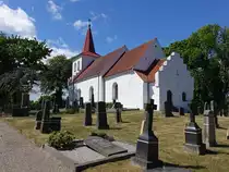 Ev. St. Gertrud Kirche in Eljar�d, erbaut im 12. Jahrhundert, Kirchturm von 1870 (11.06.2016)