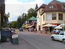 Harrachov, H�user mit Gastronomie  an der Strasse Richtung Poln. Riesengebirge, Sommer 2004