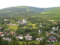 Blick von den Sprungschanzen auf Harrachov/Riesengebirge 2004