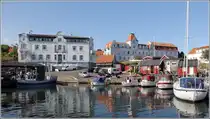 Hotels am Hafen von Sandvig im Norden Bornholms. An der Architektur ist erkennbar, dass Tourismus hier schon eine l�ngere Tradition hat. 27.08.2016