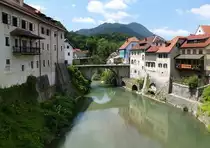 Skofja Loka, die Kapuziner-oder Steinbr�cke, z�hlt mit ihrem Alter von �ber 600 Jahren zu den �ltesten Steibogenbr�cken in Europa, Juni 2016