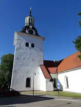 V�stervik, St. Gertruds Kirche, erbaut im 15. Jahrhundert, Kirchturm erbaut 1782 durch Carl Fredrik Adelcrantz (13.06.2016)