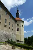 Skofja Loka, der m�chtige Eckturm des Schlo�es, Juni 2016